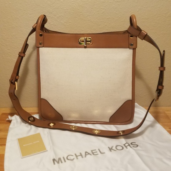 Michael Kors Womens Sullivan Messenger Handbag - Picture 2 of 8